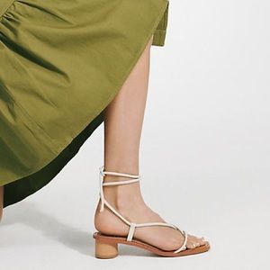 Angel Alarcon tie up sandals / look like the LoQ Ara Sandals / size 39 in white